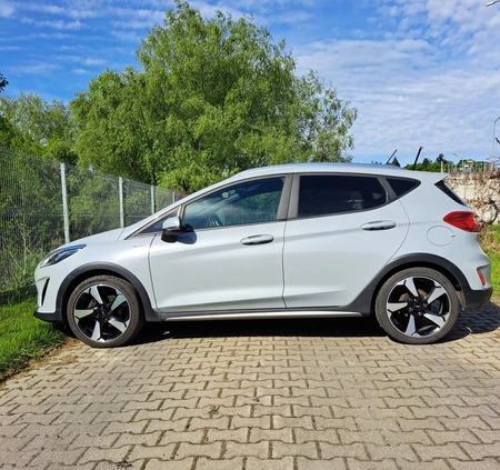 Ford Fiesta cena 52300 przebieg: 109000, rok produkcji 2018 z Lubań małe 106